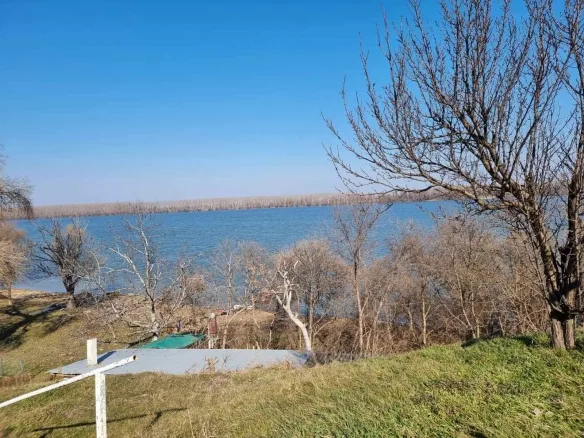 Odličan plac sa pogledom na Dunav-bez provizije (1)