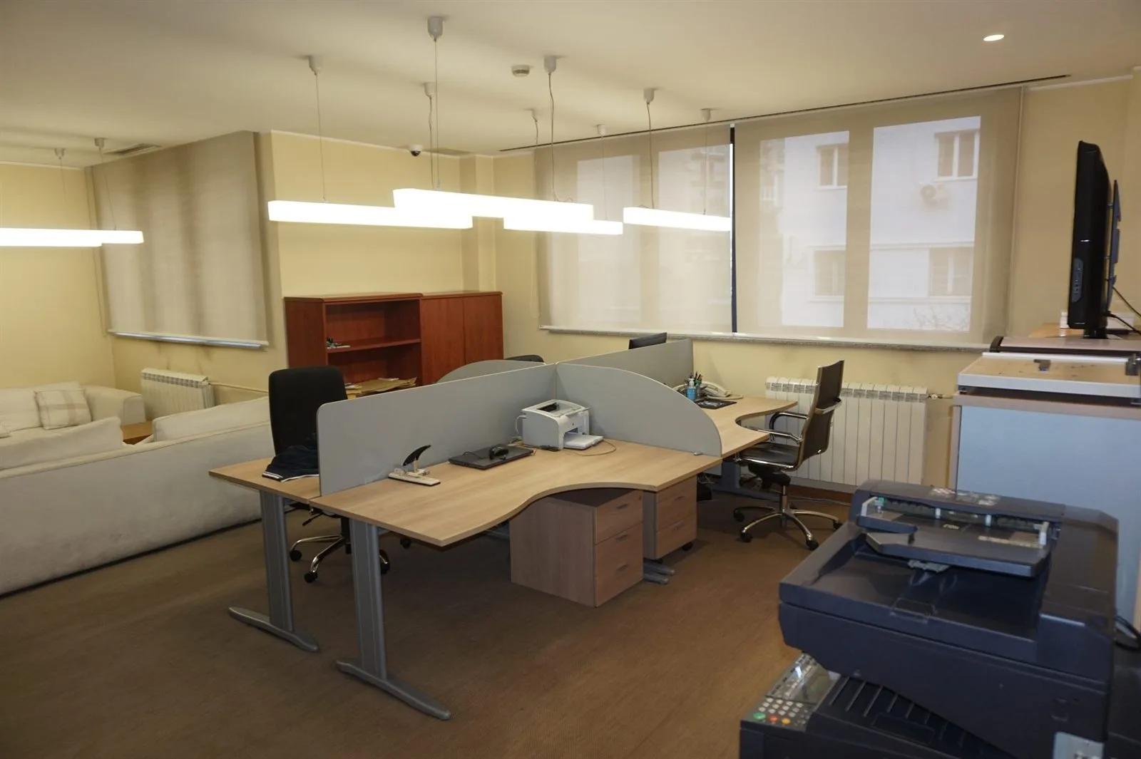 LUX OPREMLJEN KANCELARIJSKI PROSTOR-BEZ PROVIZIJE (1)