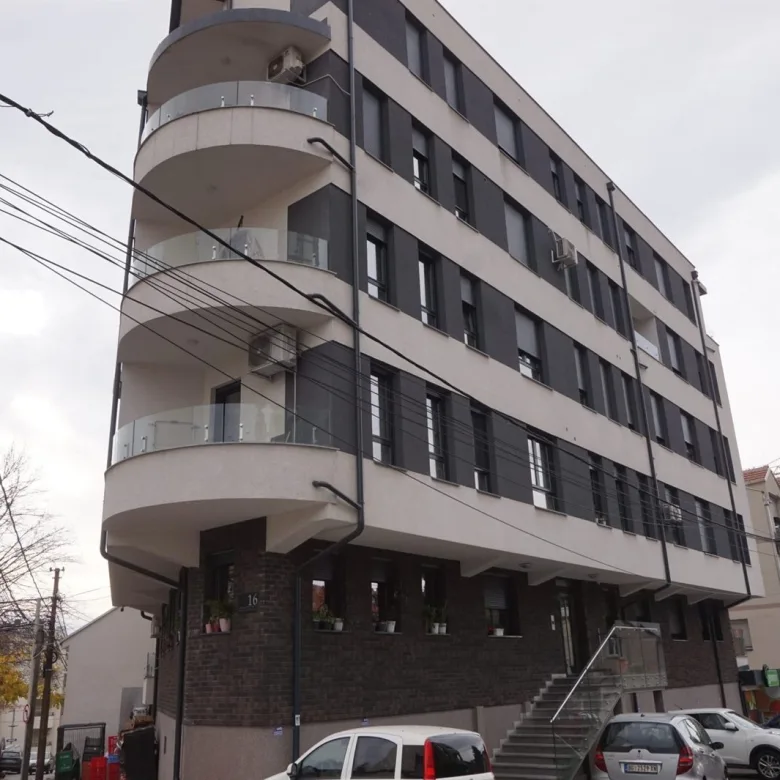 Lokal sa zakupcem i 3 parking mesta-bez provizije (2)