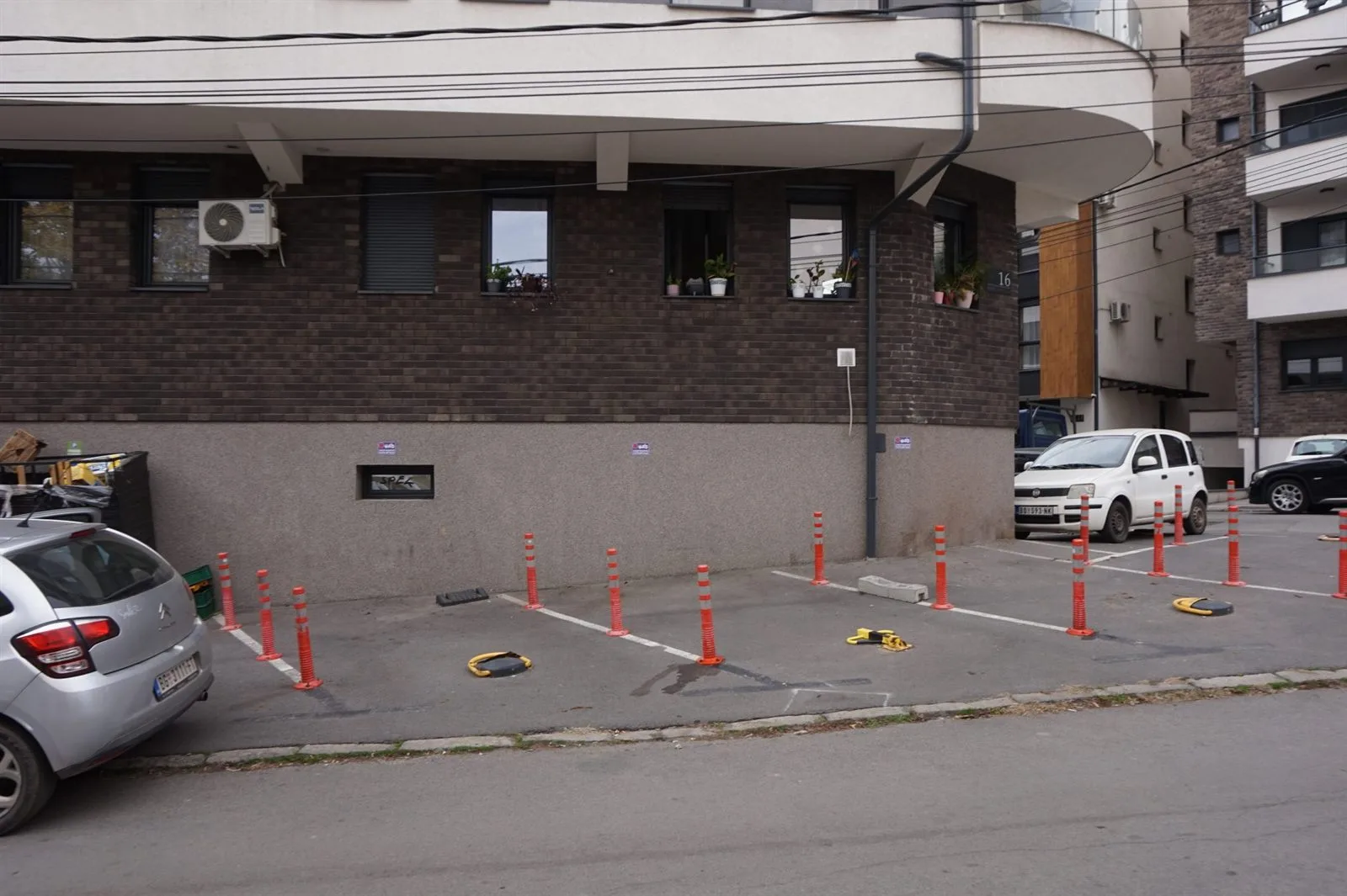 Lokal sa zakupcem i 3 parking mesta-bez provizije (6)