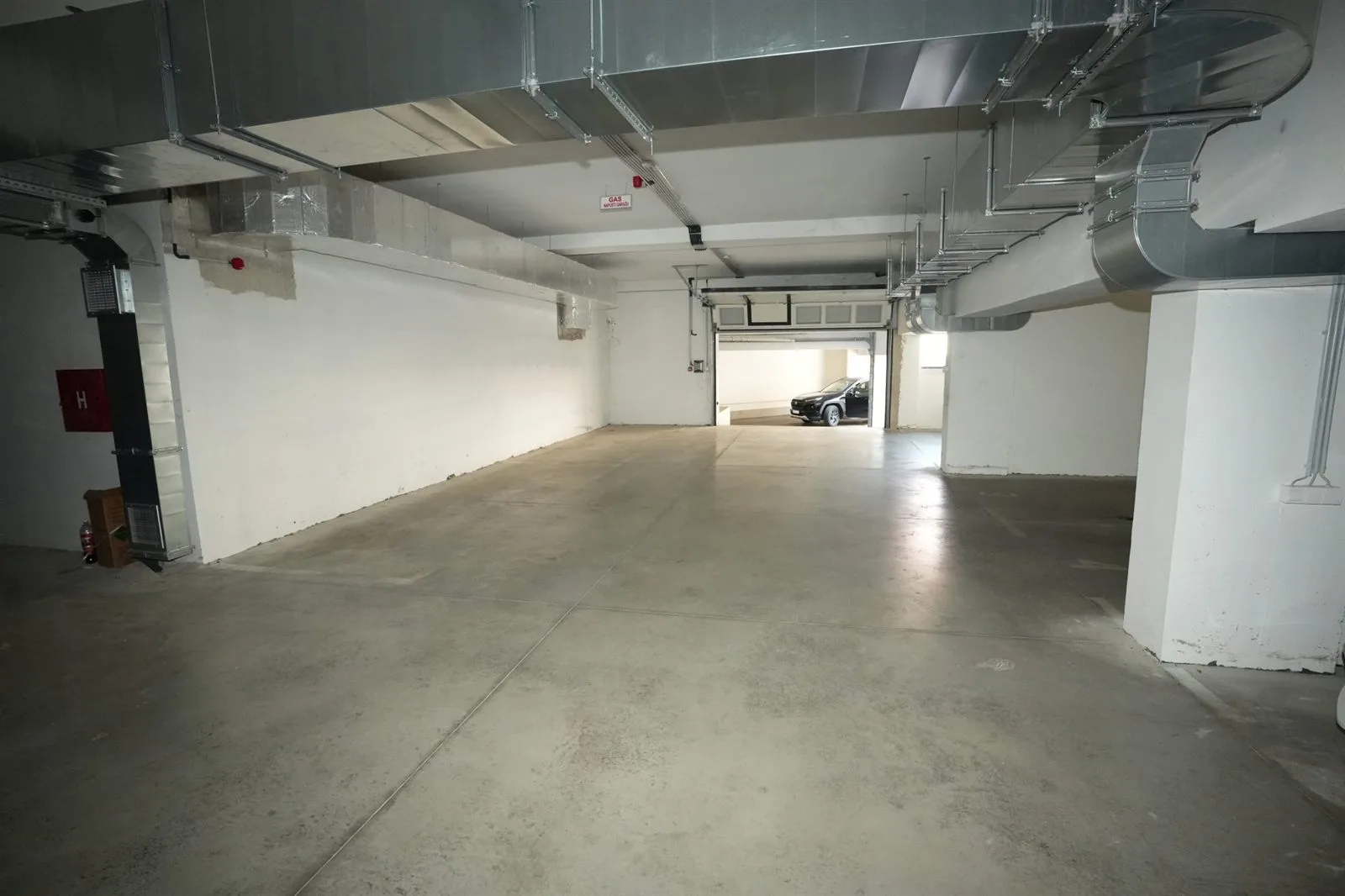 Lux lokal sa zakupcem i parkingom-bez provizije (8)