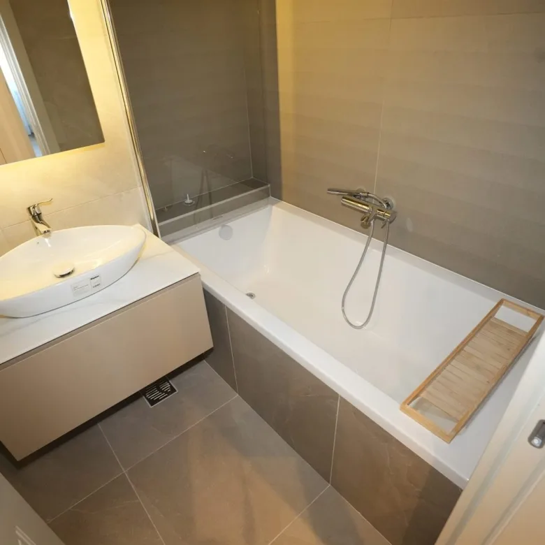 Lux penthaus sa dve garaze+krovna terasa (140m2) (9)