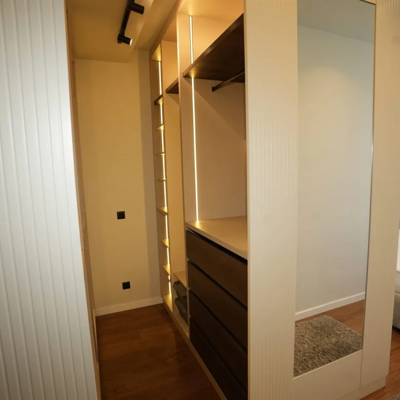 Lux penthaus sa dve garaze+krovna terasa (140m2) (11)